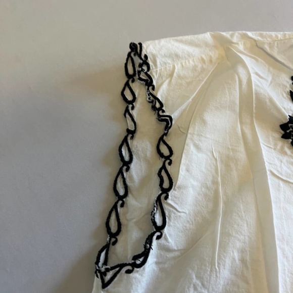 Nine West Jeans White Blouse Black Embroidery top L - Picture 2 of 7